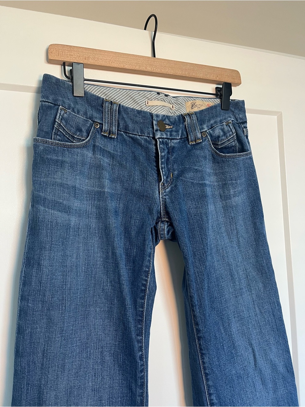 GAP Limited Edition Low Rise Flare Jeans Women’s 26 Regular Y2K Medium Wash - Picture 3 of 11